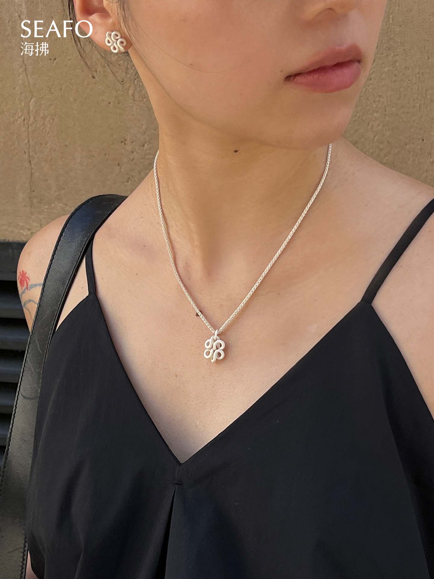 Silver Knotless Necklace