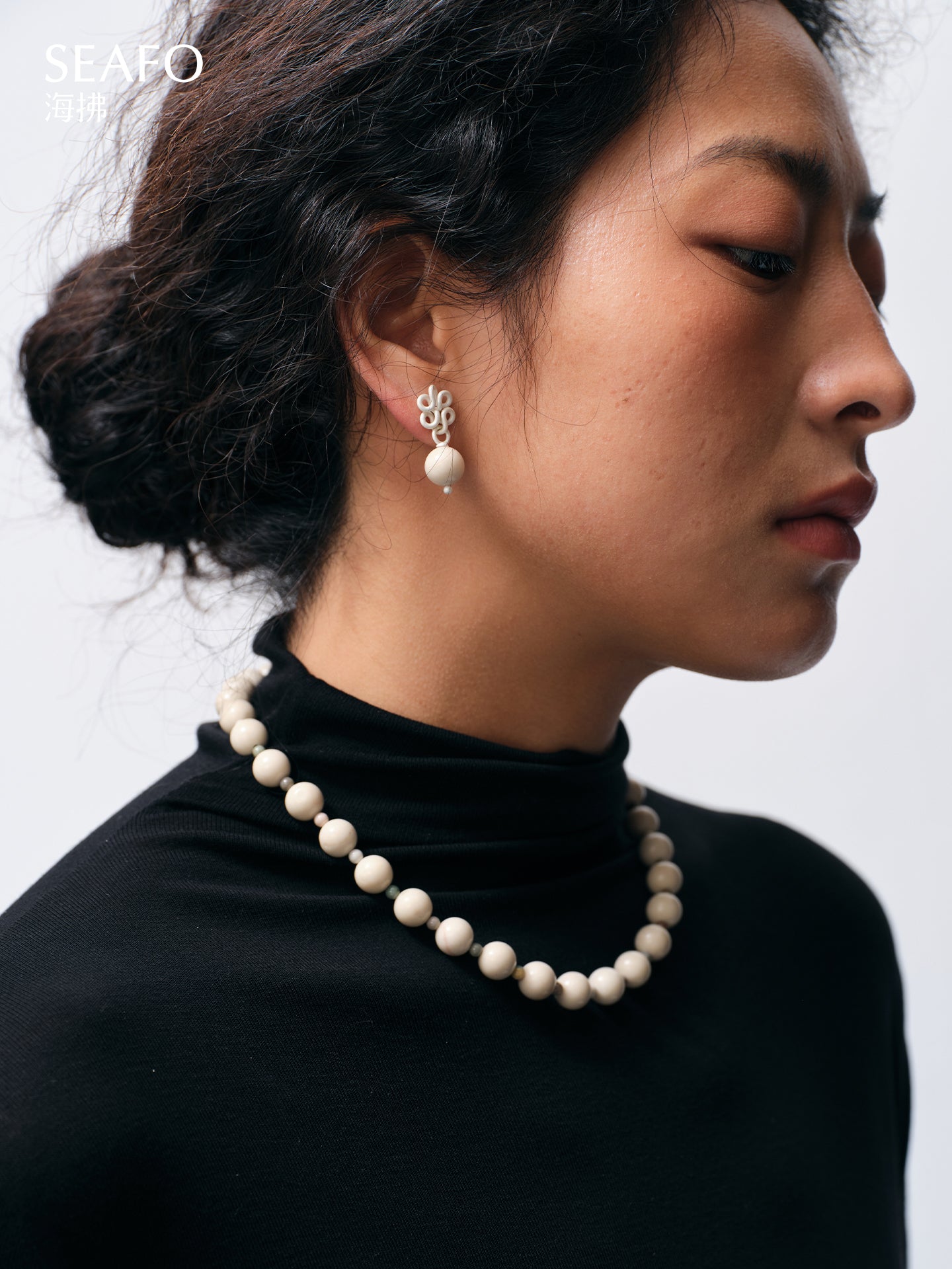 'Knotless' White Stone Necklace