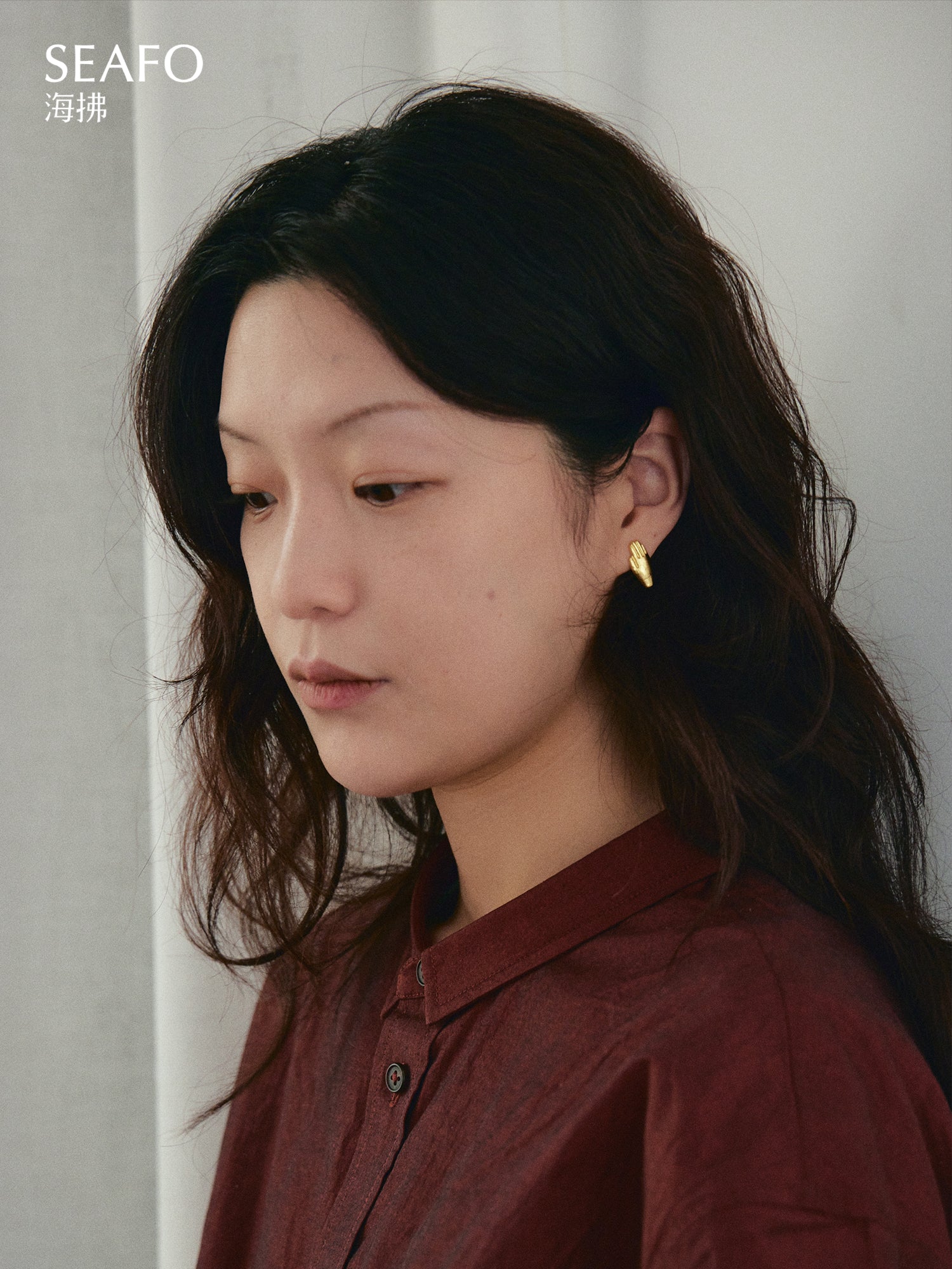 SEAFO Tiny Hand Stud Earrings (Gold)