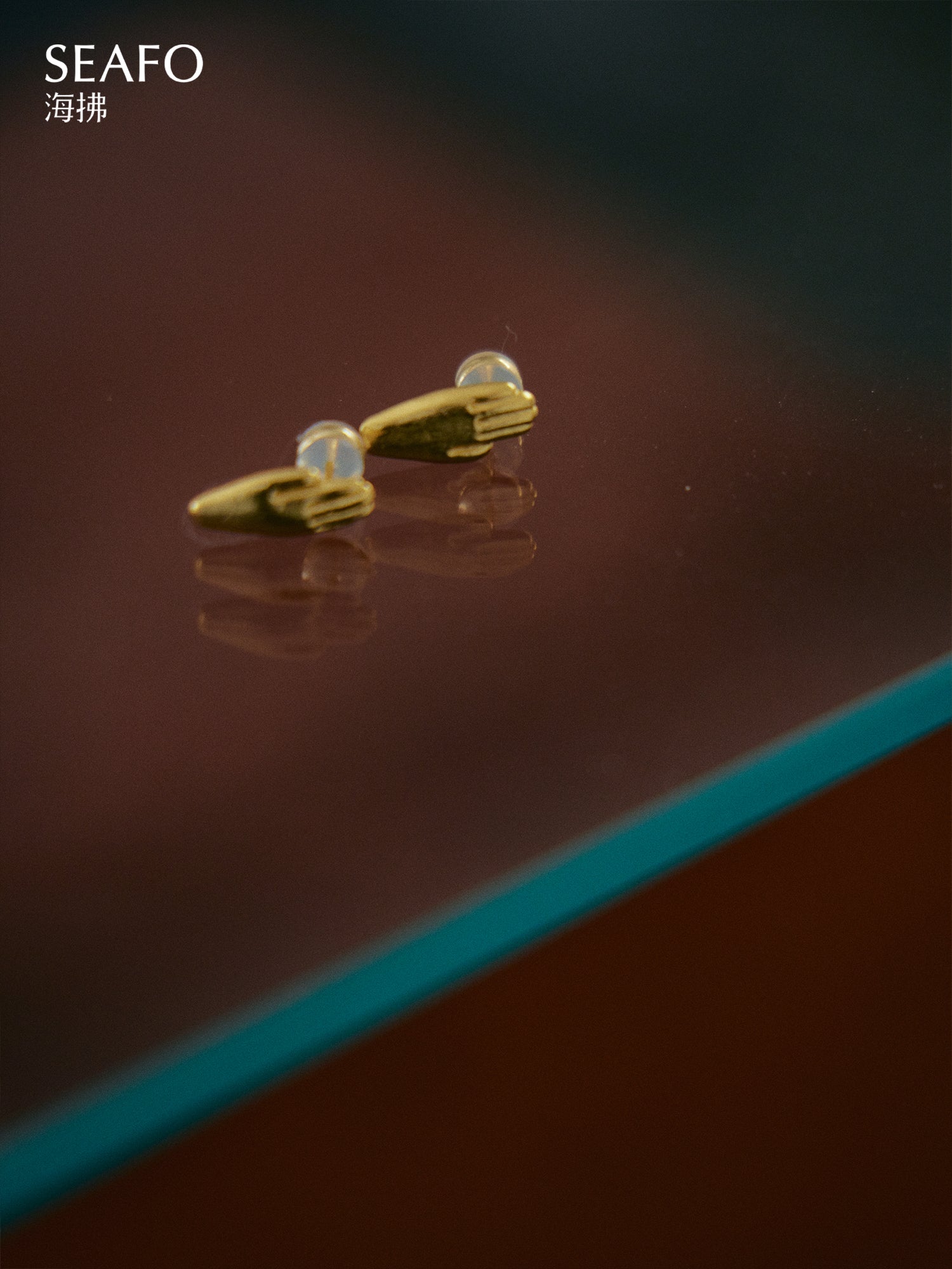 SEAFO Tiny Hand Stud Earrings (Gold)