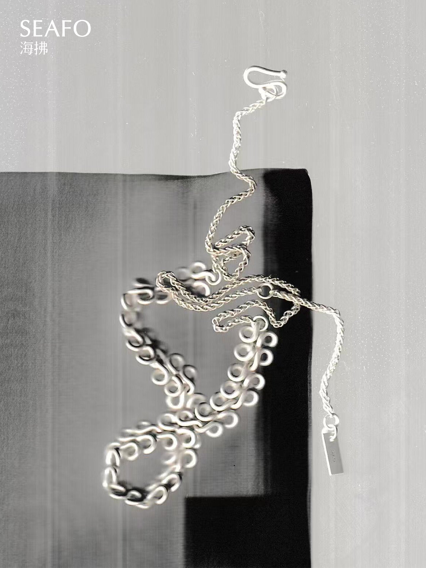 'Knotless' Short Necklace