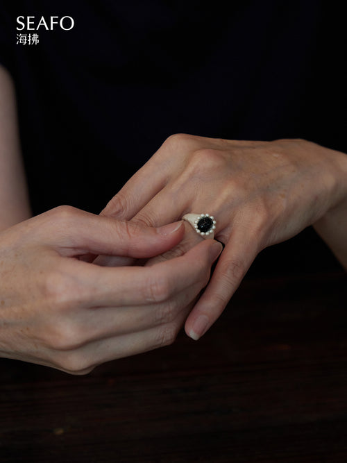 Classic Grandma Ring (Black Agate)