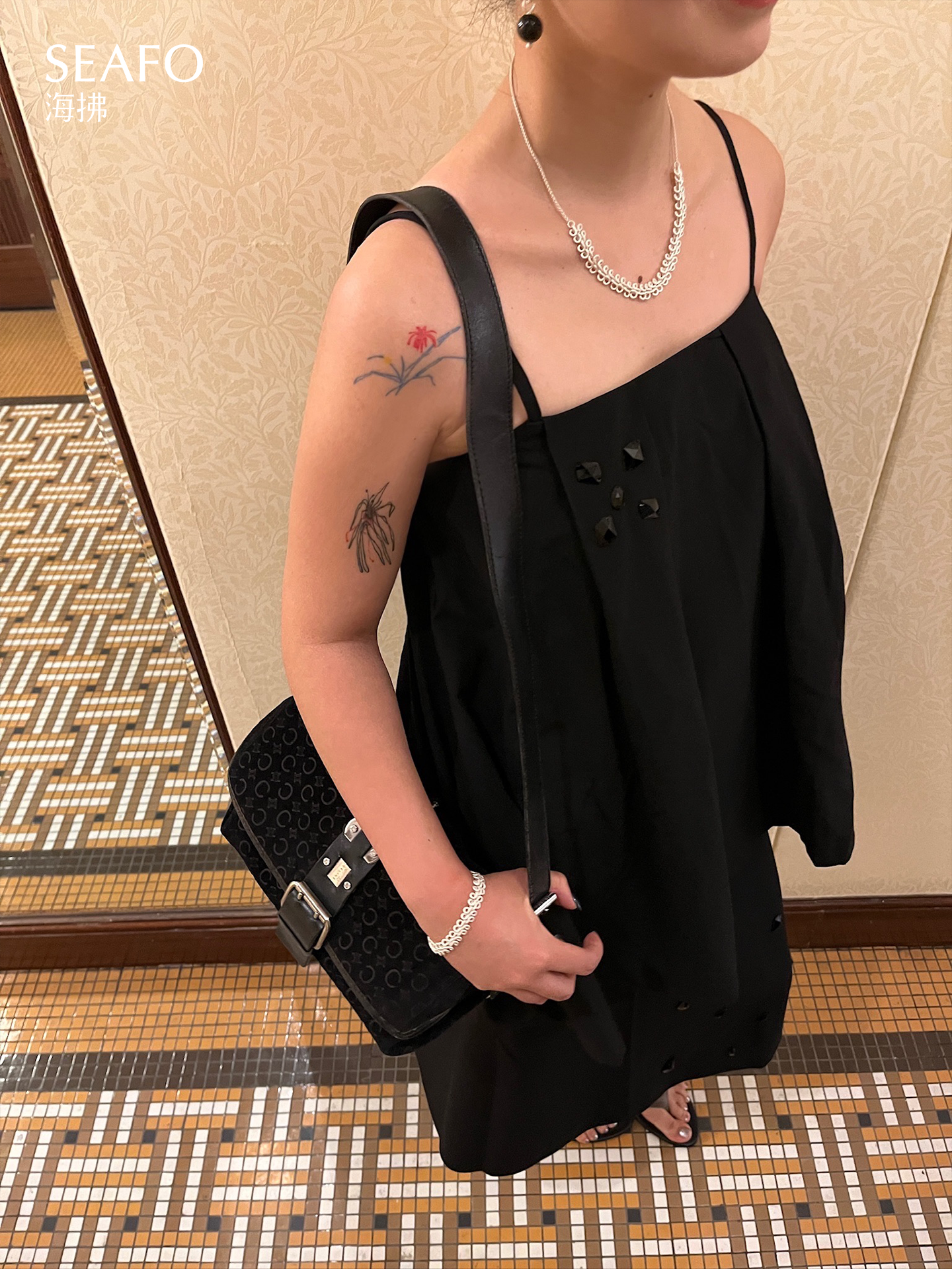 'Knotless' Short Necklace